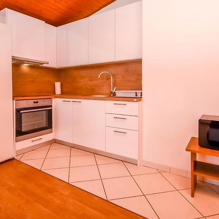 Apartment Mira Primosten Bilik gambar