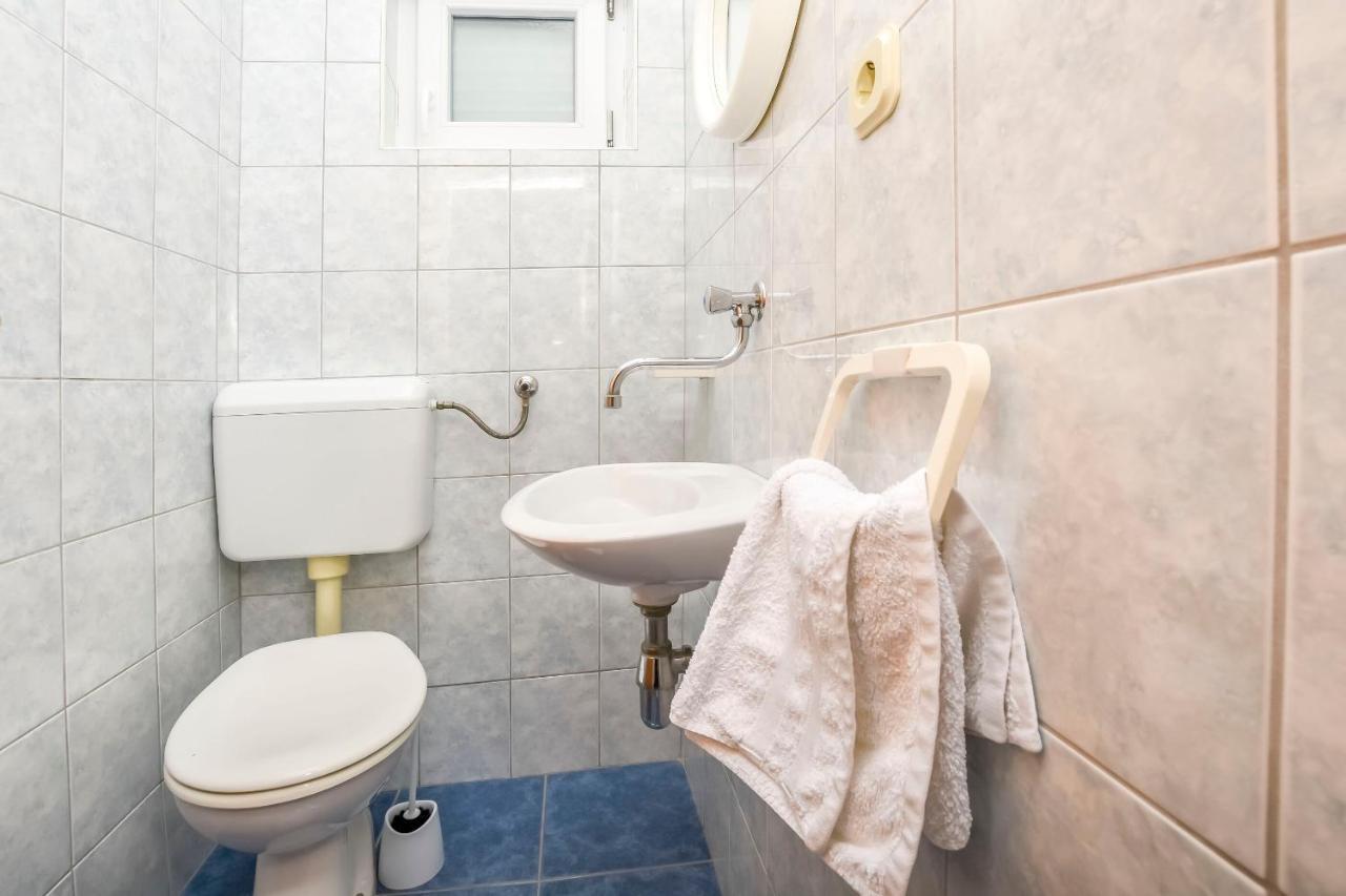 Apartment Mira Primosten Bilik gambar