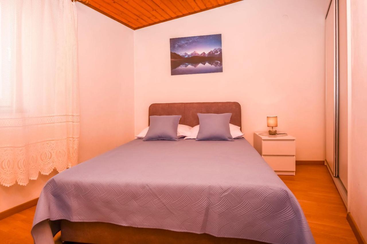 Apartment Mira Primosten Bilik gambar