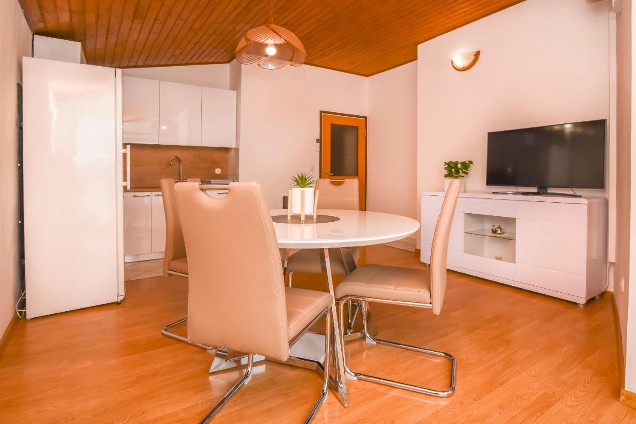 Apartment Mira Primosten Bilik gambar