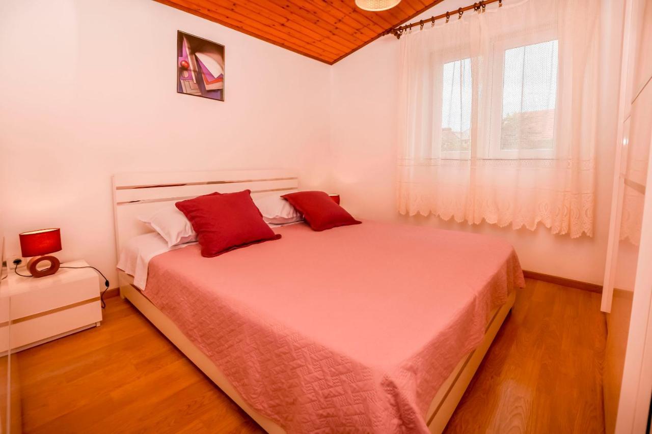 Apartment Mira Primosten Bilik gambar