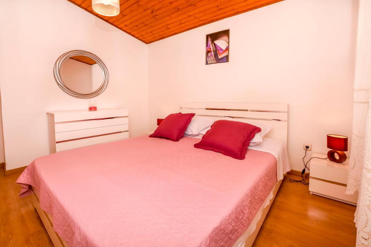 Apartment Mira Primosten Bilik gambar