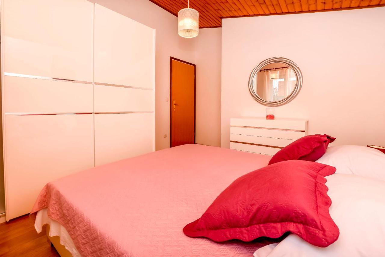 Apartment Mira Primosten Bilik gambar
